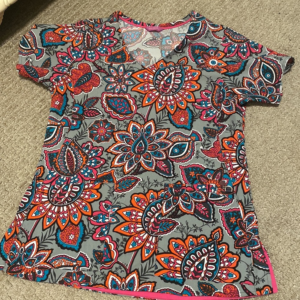 EUC Vera Bradley scrub top bundle